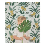 Cheetah & Tropical Leaves Light Green Background Lilipinso kinderbehang 50 cm x 10 m